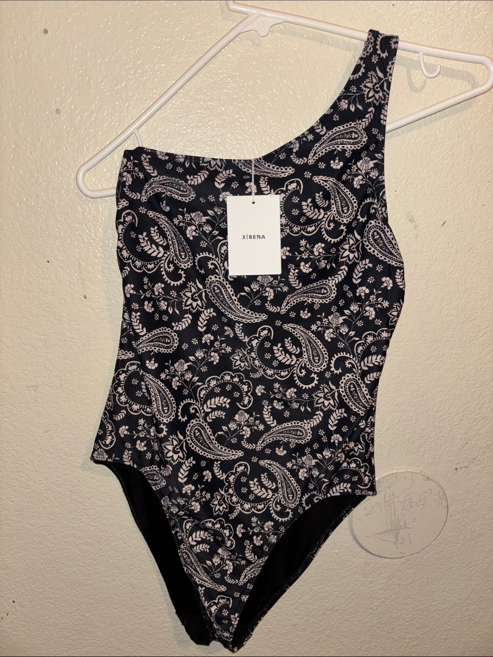 XiRENA Black & White Paisley One-Shoulder Swimsuit
